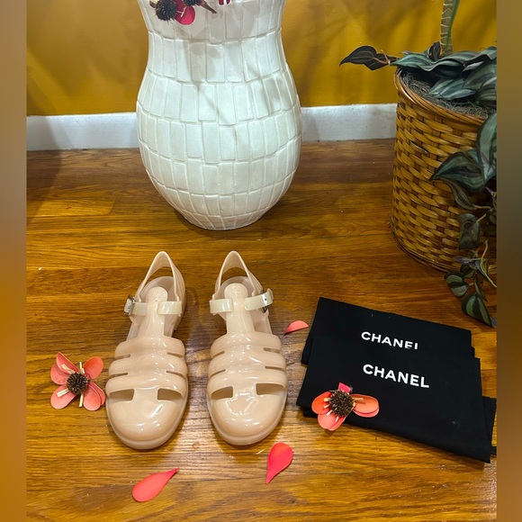 Chanel Gladiator Gel Transparent Rubber Fisherman/Caged Toe Sandals - LIKE NEW! - Picture 1 of 10